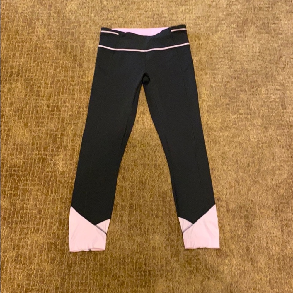 Lululemon crop leggings with light pink